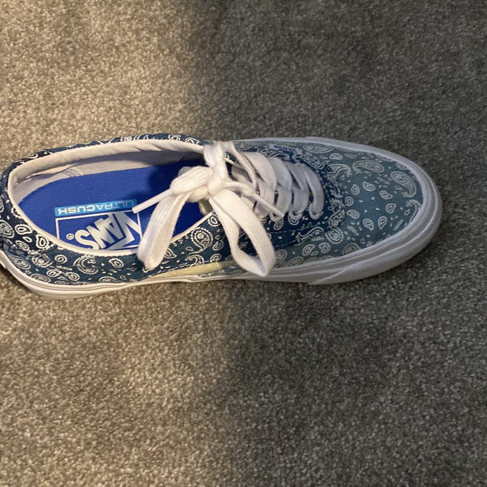 Vans - Picture 3 of 6